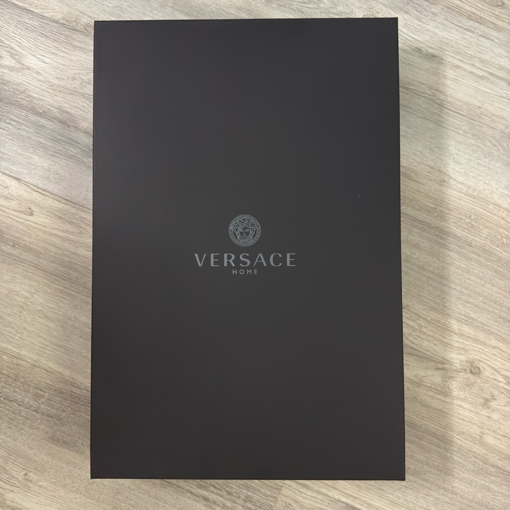 Versace robe box. AUTHENTIC.